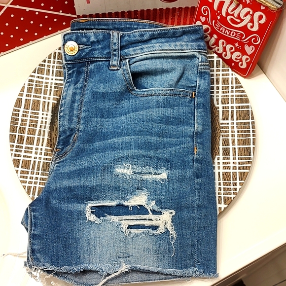 American Eagle Outfitters Pants - 🍑EUC American Eagle Ladies/Girl's Super Stretch, High Rise Midi Short, 8S